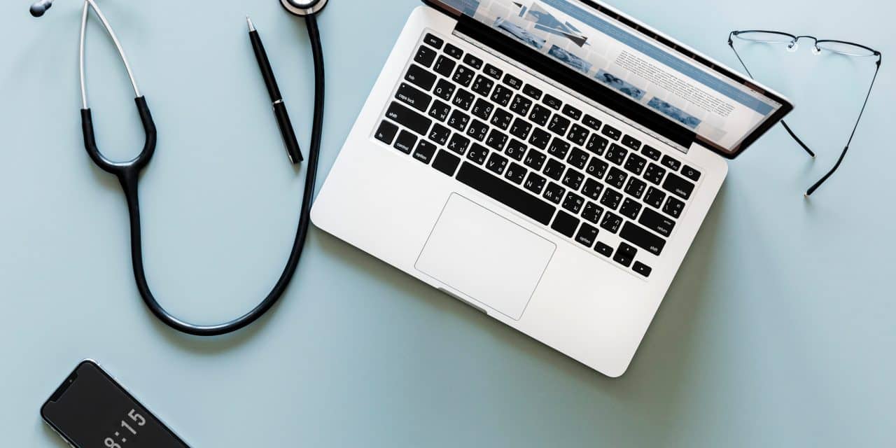 Dossier patient : en finir avec la paperasse et les systèmes fermés